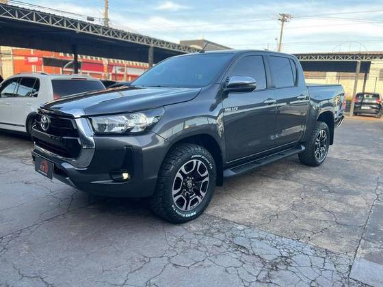 TOYOTA HILUX 2.8 D-4D TURBO DIESEL CD SRV 4X4 AUTOMÁTICO
